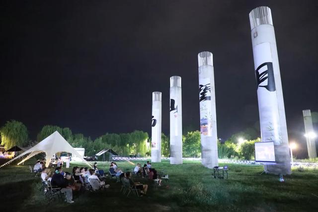 荧光夜跑遇见潮玩集市，本周六杨凌给你双倍快乐！