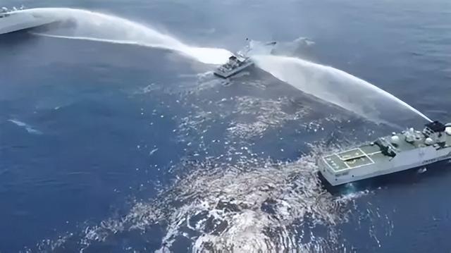 果然 ，马科斯还是栽在“腐败”上，菲警出动，17万菲军力挺民众