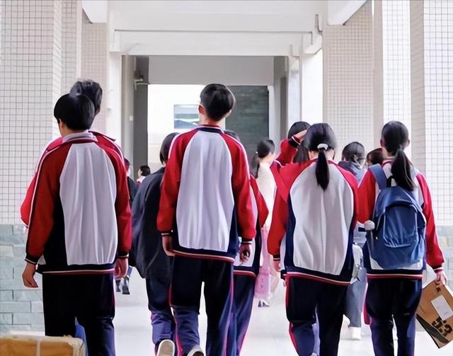 36岁男子诱骗多名女童发生关系，还将其当成摇钱树，作案手段曝光
