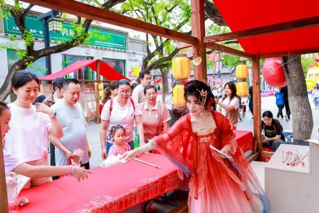 长辛正当红 | 古韵新趣碰撞，解锁街区限定粮票新玩法！