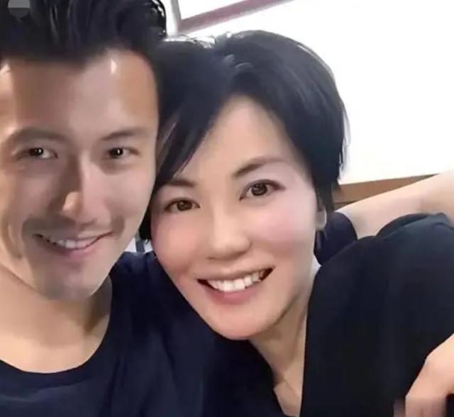 官方发文，高调官宣56岁王菲喜讯，让谢霆锋和整个娱乐圈沉默了