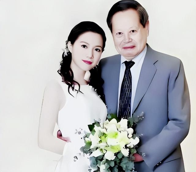 杨振宁追悼会确定，令人担忧的事发生，翁帆和杨家子女均被牵连