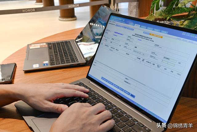 世运有礼·青羊等你 | 青羊退税商店超50家 入境游客“扫货”省一笔