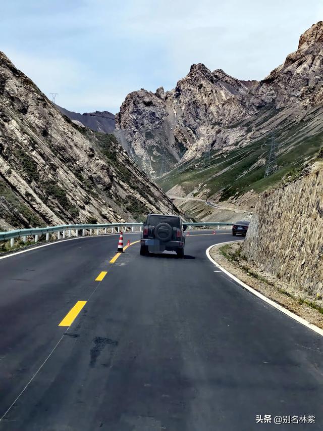自驾新疆，从那拉提经独库公路到达库车，游玩库车大峡谷（7）