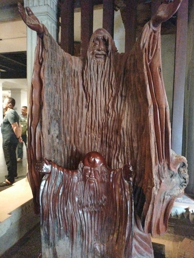 走进老挝万象神木博物馆，触摸木雕里的山河岁月