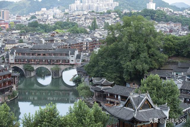 湖南湘西古城苗寨景观