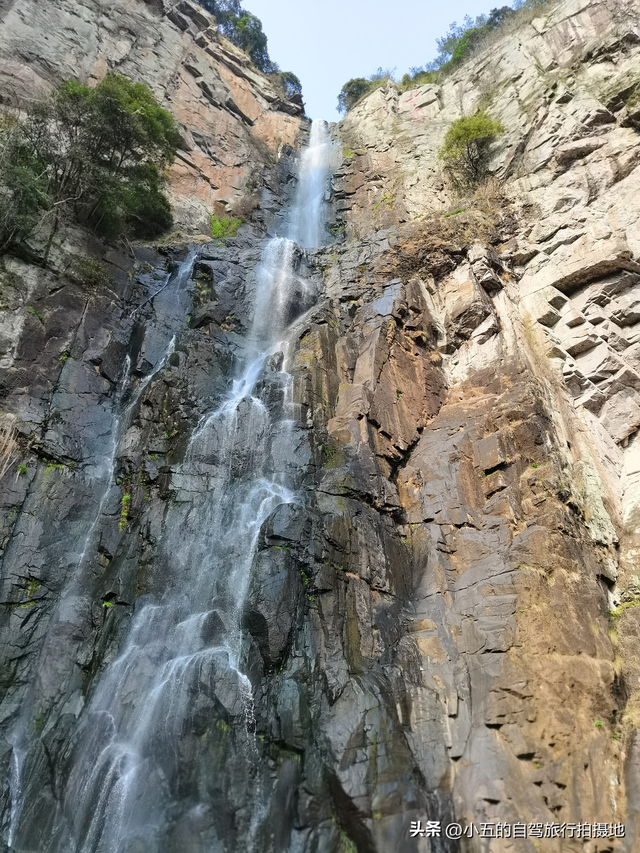 雪窦寺暴走攻略：弥勒大佛喊你摸头打卡！素斋面香到出家人破戒？