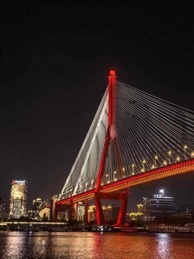 叮！你有一份上海秋日漫步地图待解锁→