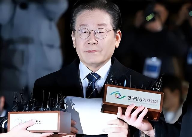 李在明天塌了，不来中国参加九三阅兵，刚抵达美国，却遭当头一棒