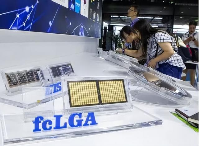 中国芯片取得重大技术突破，绕开EUV光刻机，ASML彻底傻眼了