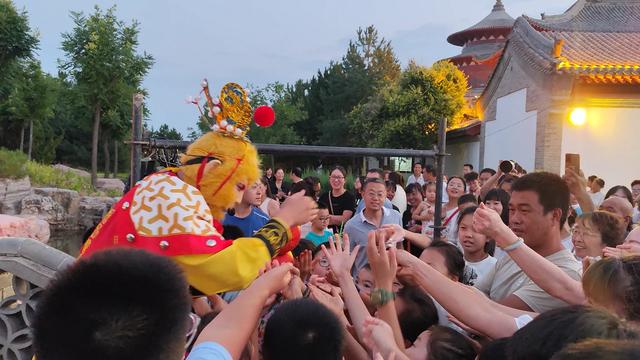 乡宁戎子酒庄夜游嘉年华璀璨启幕西游IP赋能文旅融合新标杆