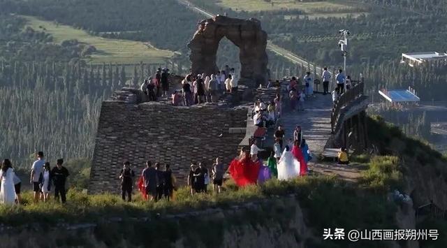 朔州：广武长城成假期热门打卡地