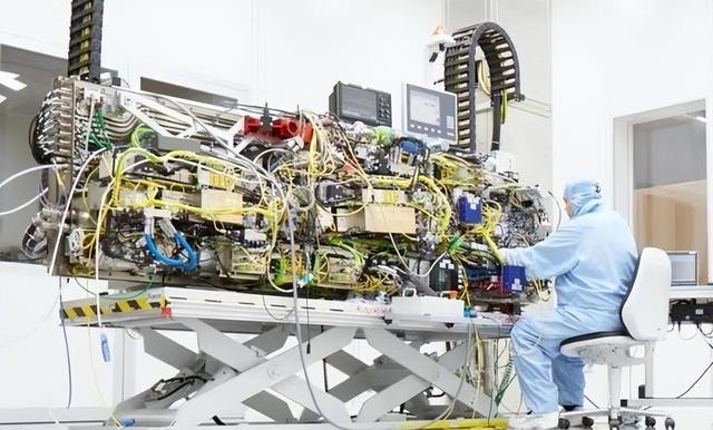 我们理解错了，不是荷兰禁了DUV光刻机，是不归美国管了