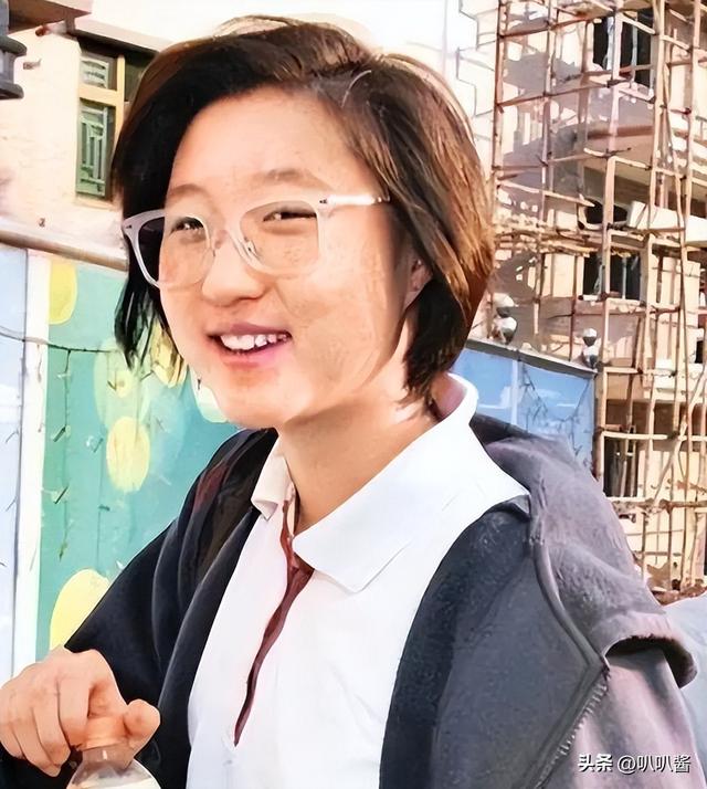 把儿子养废，任由私生女拾荒，功夫巨星成龙如今终为荒唐买单