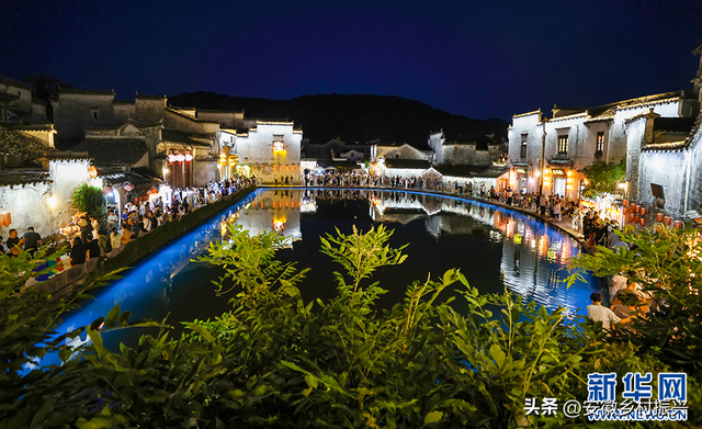 安徽黟县：画里宏村夜游热