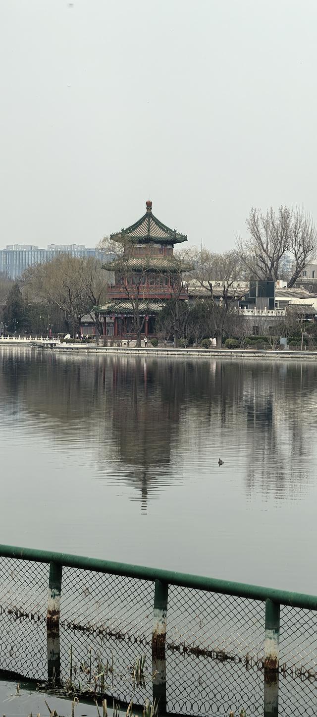 银锭桥头诉风雅，一怀情思寄天涯