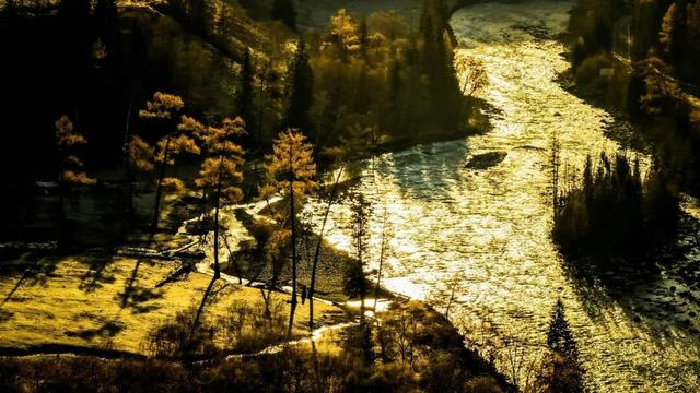 云雾缭绕 喀纳斯驼颈湾