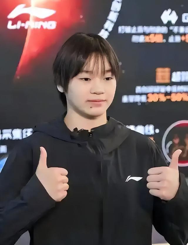 全红婵铜像进校园引热议，意外暴露她“真实处境”，令人心疼