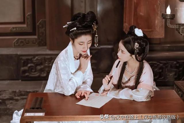 买兴汉胜境任意产品，免费解锁《火神传奇》！