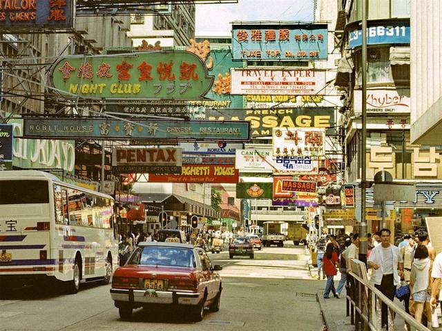 30年前，香港GDP是上海的6倍，新加坡GDP是上海的3倍，现在呢