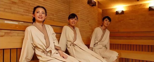日本男女混浴要求一丝不挂，女性的隐私如何保障？看完涨知识了