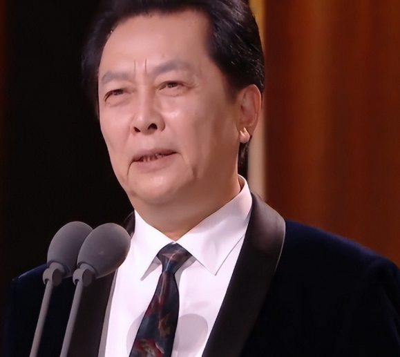 善恶终有报！73岁唐国强疯狂捞金有目的，两个残疾儿子遭“反噬”