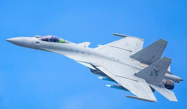 日本是要有新动作？12架战斗机直指辽宁舰，场面唬人实则难堪大用