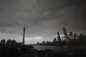 1秒天黑，下班暴雨来势汹汹，还可能有冰雹龙卷风！广州11区全部黄色预警起步，一区已急挂红色预警图片