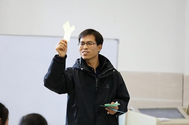 “铁饭碗”不铁了？多地改革掀风暴，小城困局倒逼变革