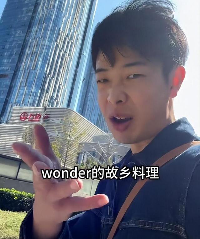 日本小伙带老爹游中国，看完《南京照相馆》气炸，公开跟日媒叫板
