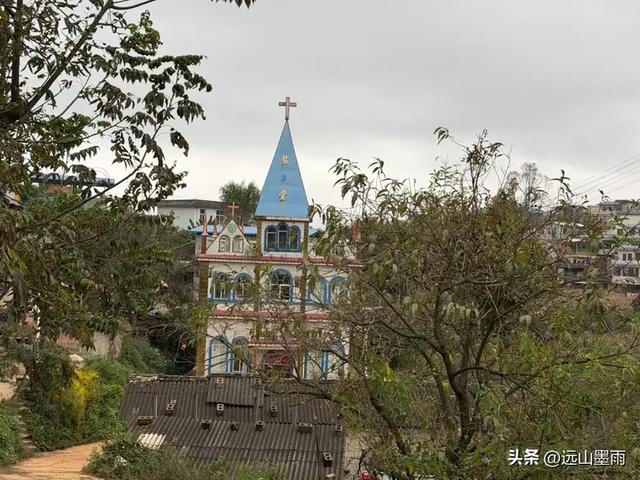 徒步武定香水箐，赏野草香飘、听溪流淙淙，徜徉绿水青山中，惬意