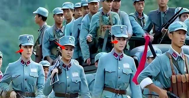 化浓妆上战场，穿短裙打鬼子，抗日神剧中的离谱造型，太辣眼睛了