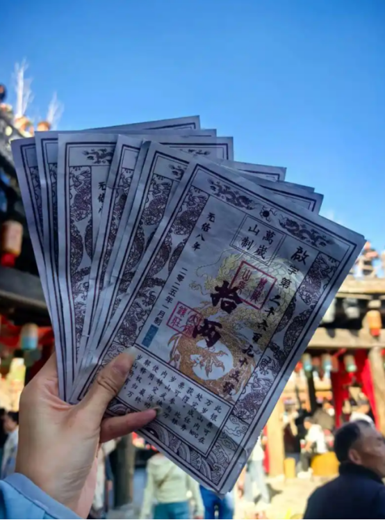钱冲放大招啦！黄金免费送，穿汉服免门票......太燃了！