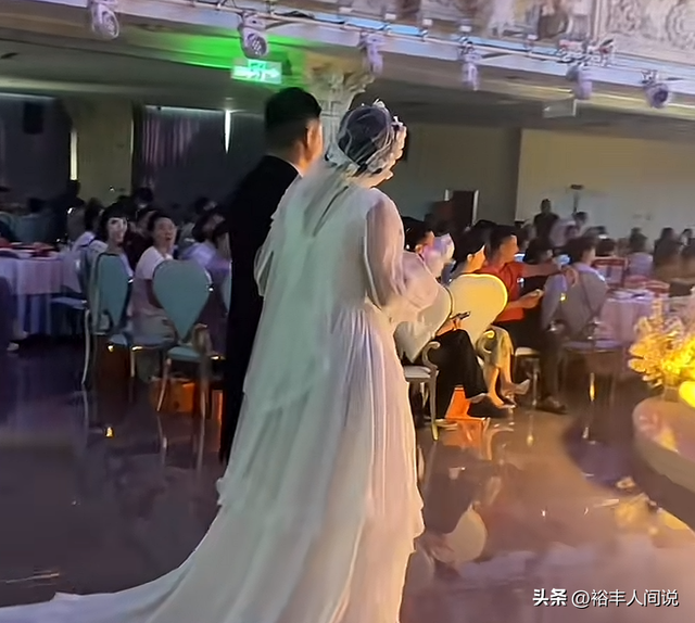 网红书记安英女儿出嫁	，喝廉价果汁，地点不在蓝海酒店，武文主持