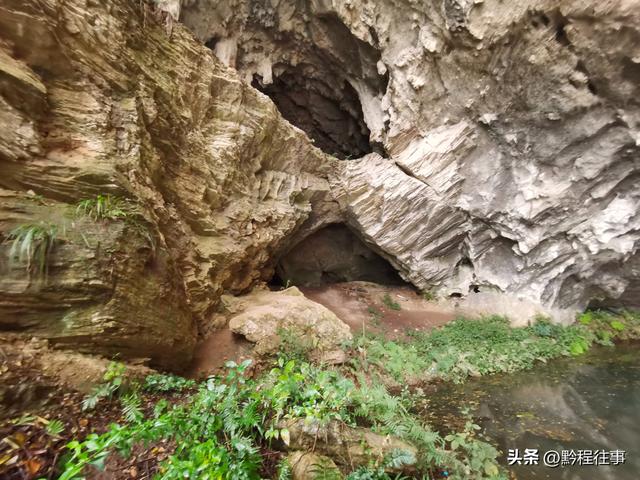 寻找一个古人类遗址不遇，居然无意间发现了一个躲匪洞