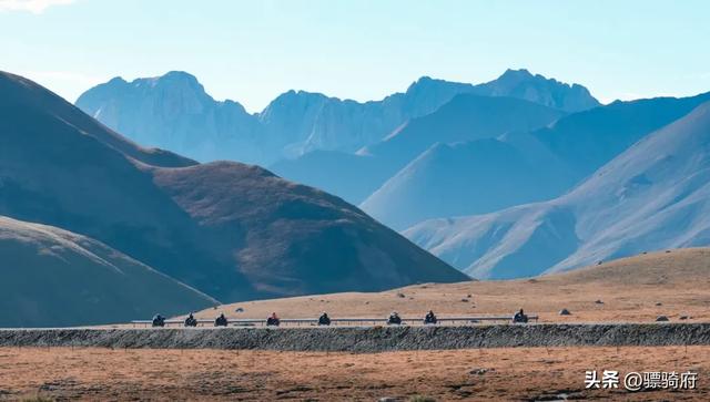 大小两群羊，3500公里的珠峰朝圣之旅