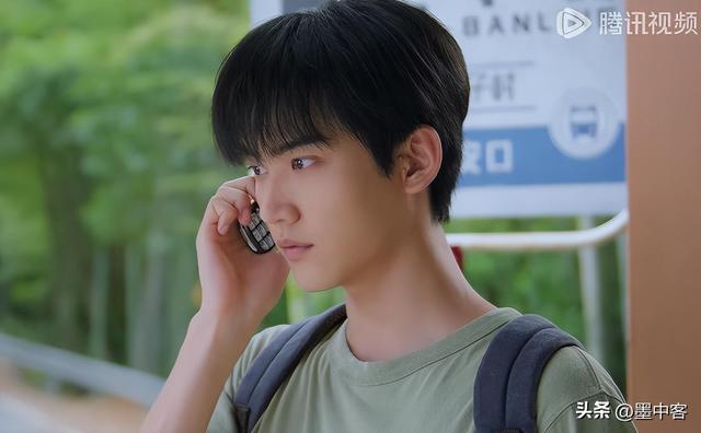 熟龄女性为何疯狂上头？19岁小狼狗护姐姐，比霸总还会撩