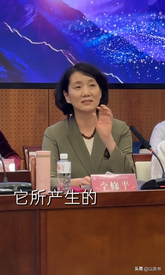 李修平近况：身材高挑资深美，结婚20年无儿女，专注事业不内耗