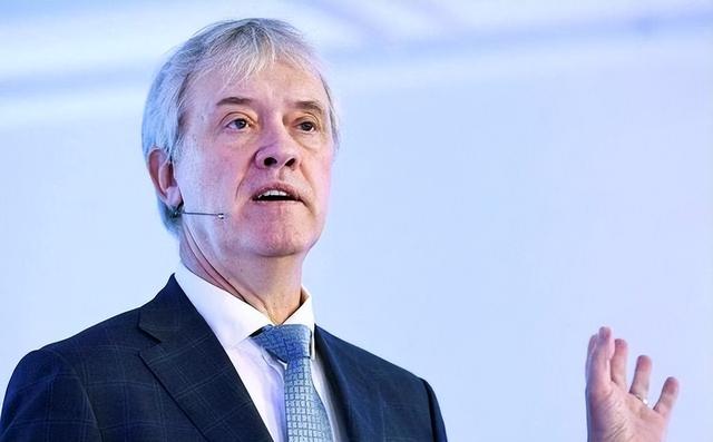 60台光刻机，1000亿元！荷兰正式表态，外媒：ASML准备秋后算账了