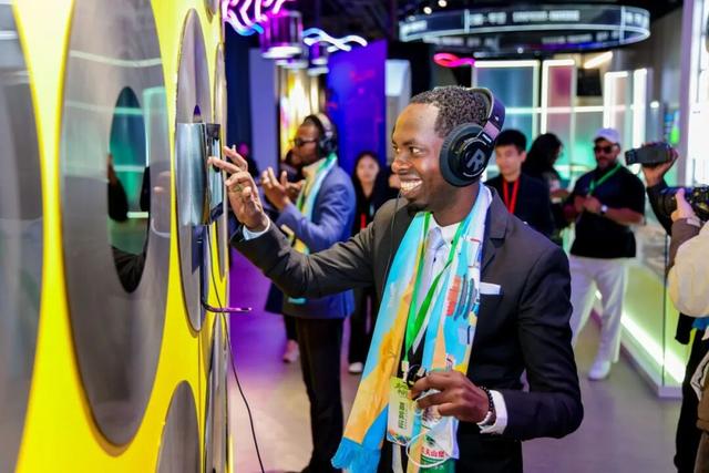 10国非洲媒体人来北京市通州区台湖镇打卡啦！