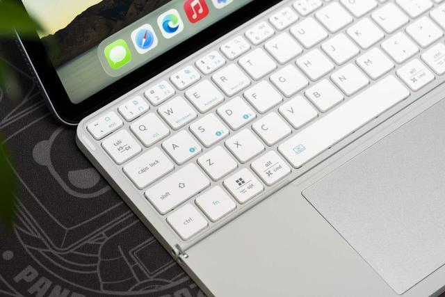 把iPad瞬间变成“MacBook”，百元价位YIRF折叠键盘的真香评测