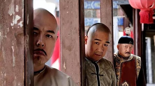 和珅出上联“三斤四两五花肉”，纪晓岚对下联，和珅瞬间惊慌失措