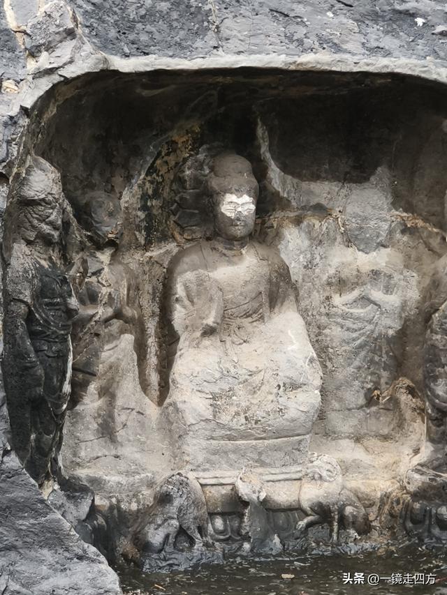 雨中游览“中国三大佛教石窟艺术宝库”之一的洛阳龙门石窟（上）