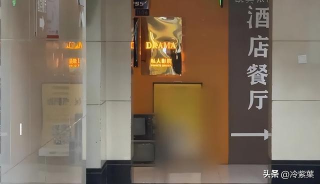 499隔衣服摸胸！私人影院暗藏涉黄：299元起步撕丝袜，还有更过火