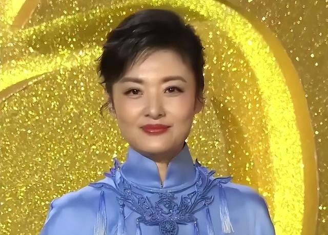 周涛：一婚嫁才子，二婚嫁富豪，53岁又换工作，她哪来的底气？