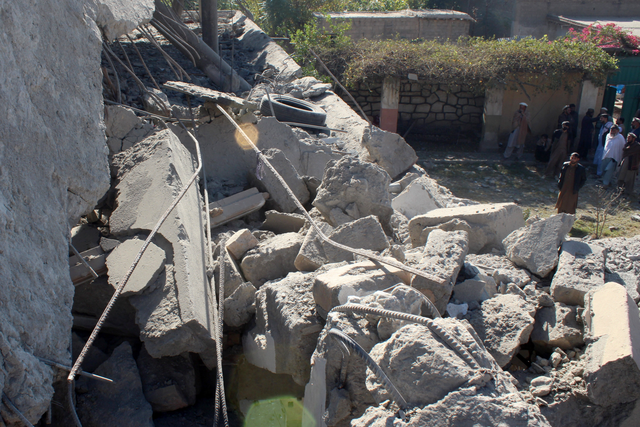 死伤惨重！巴基斯坦突然不宣而战，猛烈轰炸邻国3省