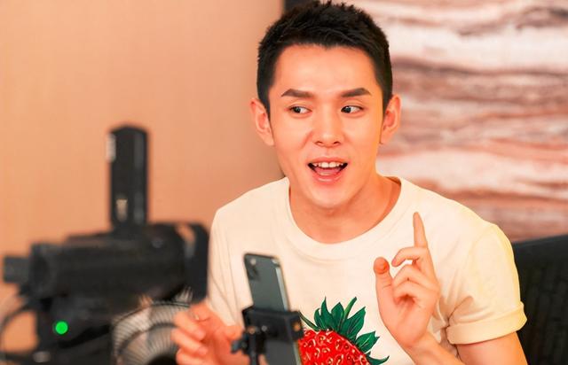 全网最“赚钱”的4位网红，个个赚的盆满钵满，身家过亿收入惊人