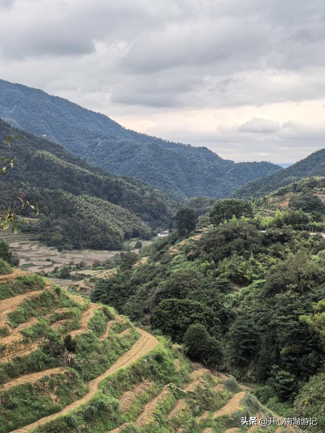 2025年秋老姐俩江西行，去篁岭看晒秋