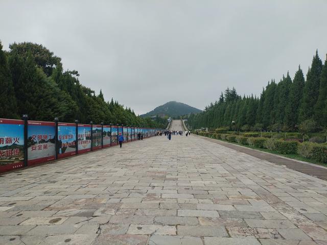 游走乾陵.半部唐史
