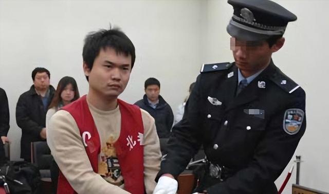 22年郭文思被执行死刑，抬上行刑车时，他高喊8分钟：我爸是功臣